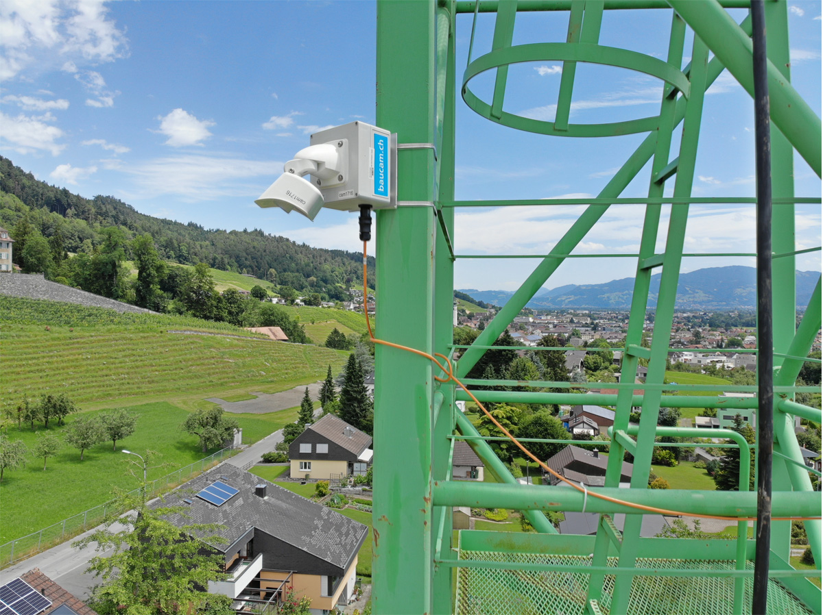 Baustellenkamera an Kran montiert