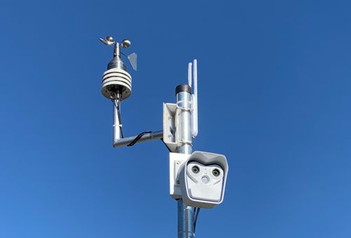 MOBOTIX Webcam mit Wetterstation MOBOTIX Webcam mit Wetterstation