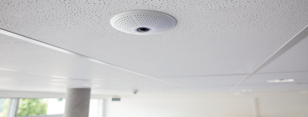 MOBOTIX c26 MOBOTIX c26 inwendig an einer Decke montiert